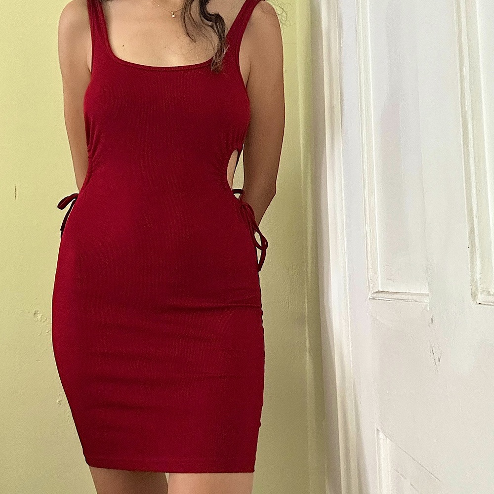 Tight red bodycon dress! Perfect for a club night out ✨💃